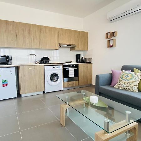 Silver Line 1-Bedroom Apartment In Larnaca Ngoại thất bức ảnh