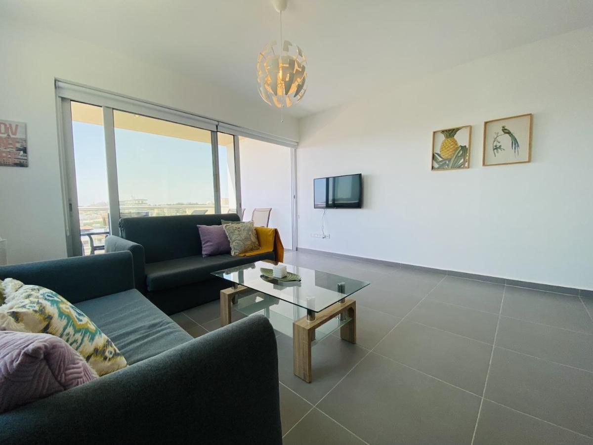 Silver Line 1-Bedroom Apartment In Larnaca Ngoại thất bức ảnh
